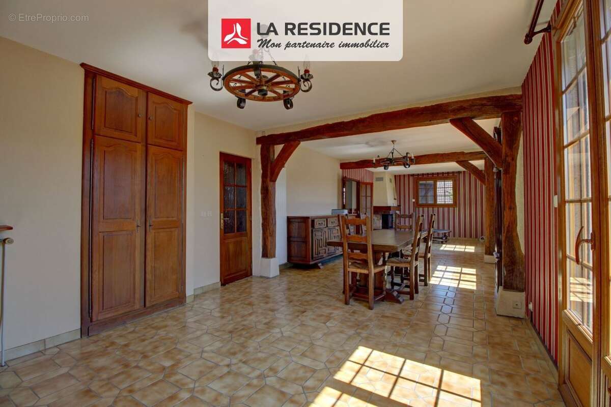 Maison à COURCELLES-SUR-SEINE