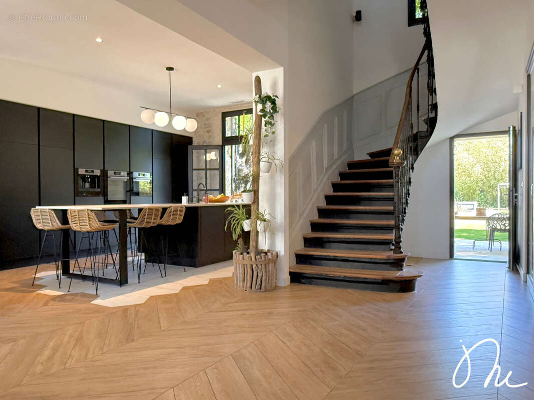 Très belle maison familiale rénovée avec piscine et pool-house - photo 2