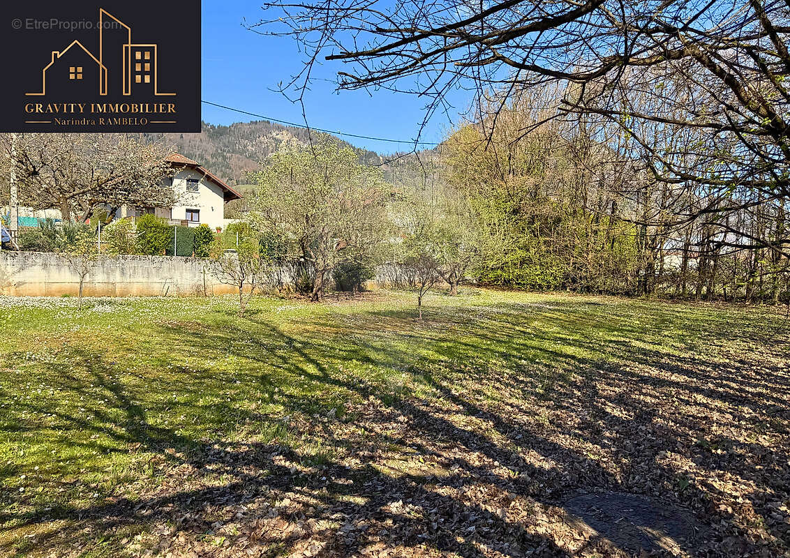 Terrain à MARIGNIER