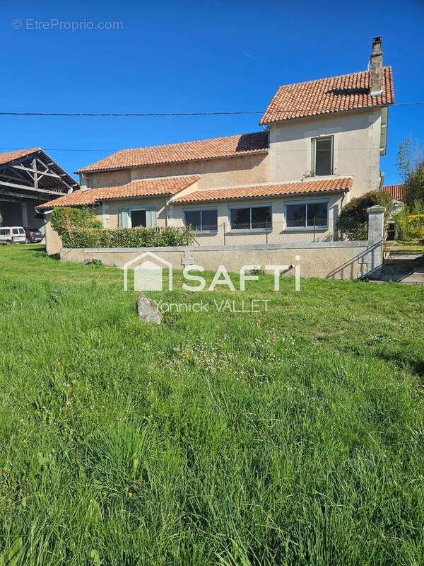 Maison 117 m² à Grand-Brassac  - photo 2