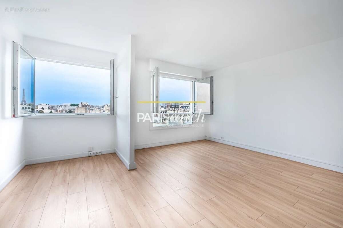 Appartement à PARIS-16E