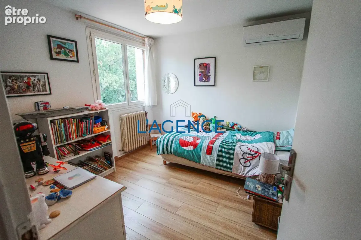Appartement 5 pièces de 146m2 habitables  au premier et dernier étage avec 2 stationnements extérieur - photo 10
