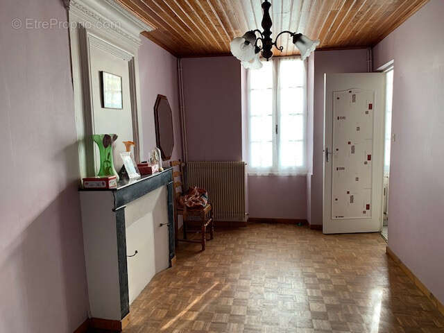 Maison à SAINT-THOMAS-DE-CONAC