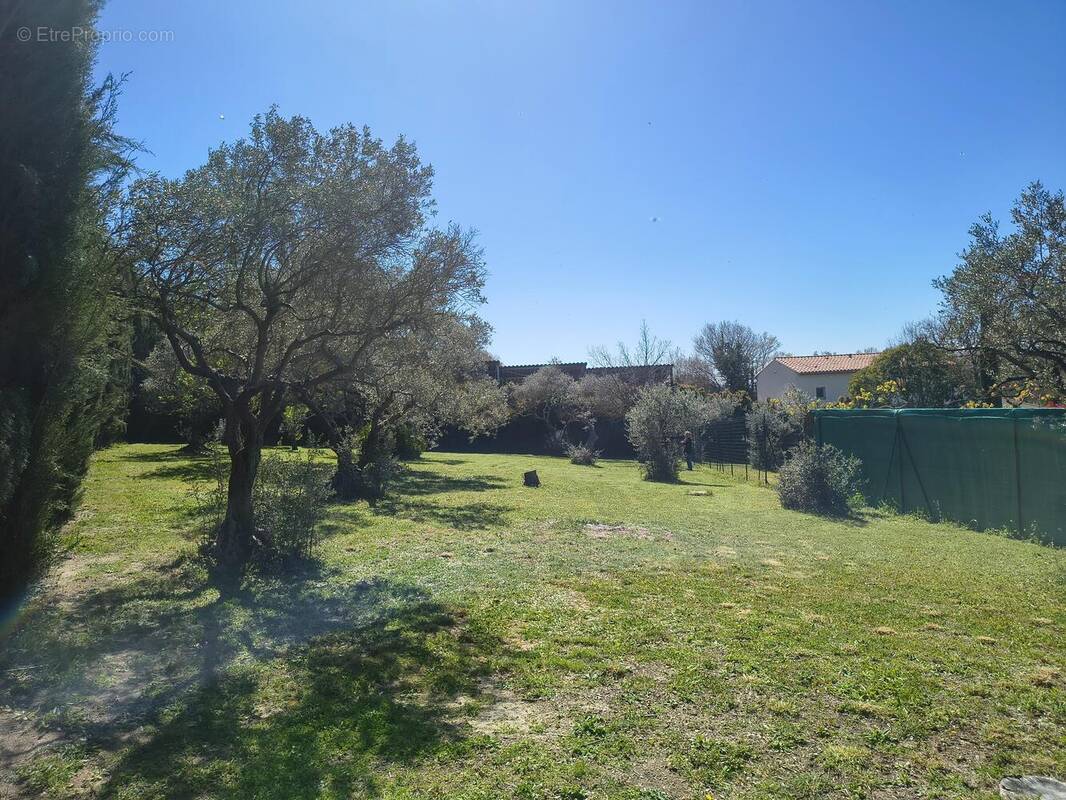 Photo 1 - Terrain à LAGNES