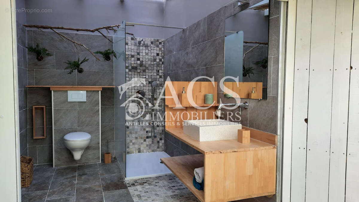 **À vendre : Superbe villa rénovée avec vue mer et campagne   Le Marin** - photo 10