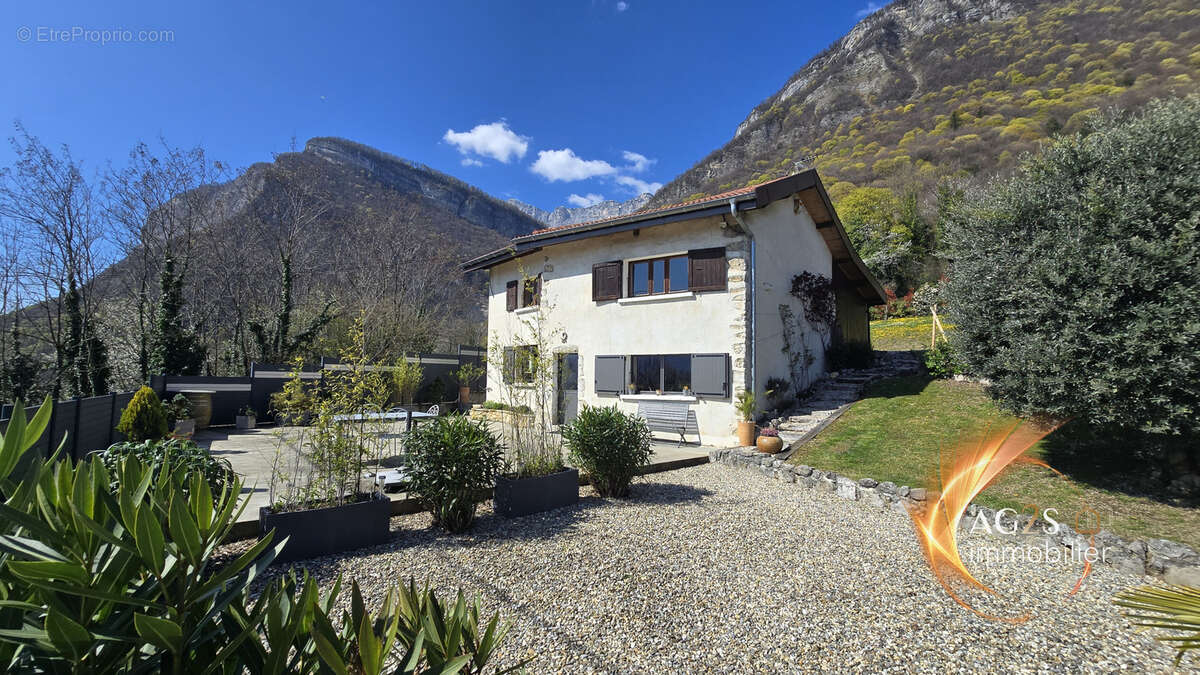 Maison à LA TERRASSE