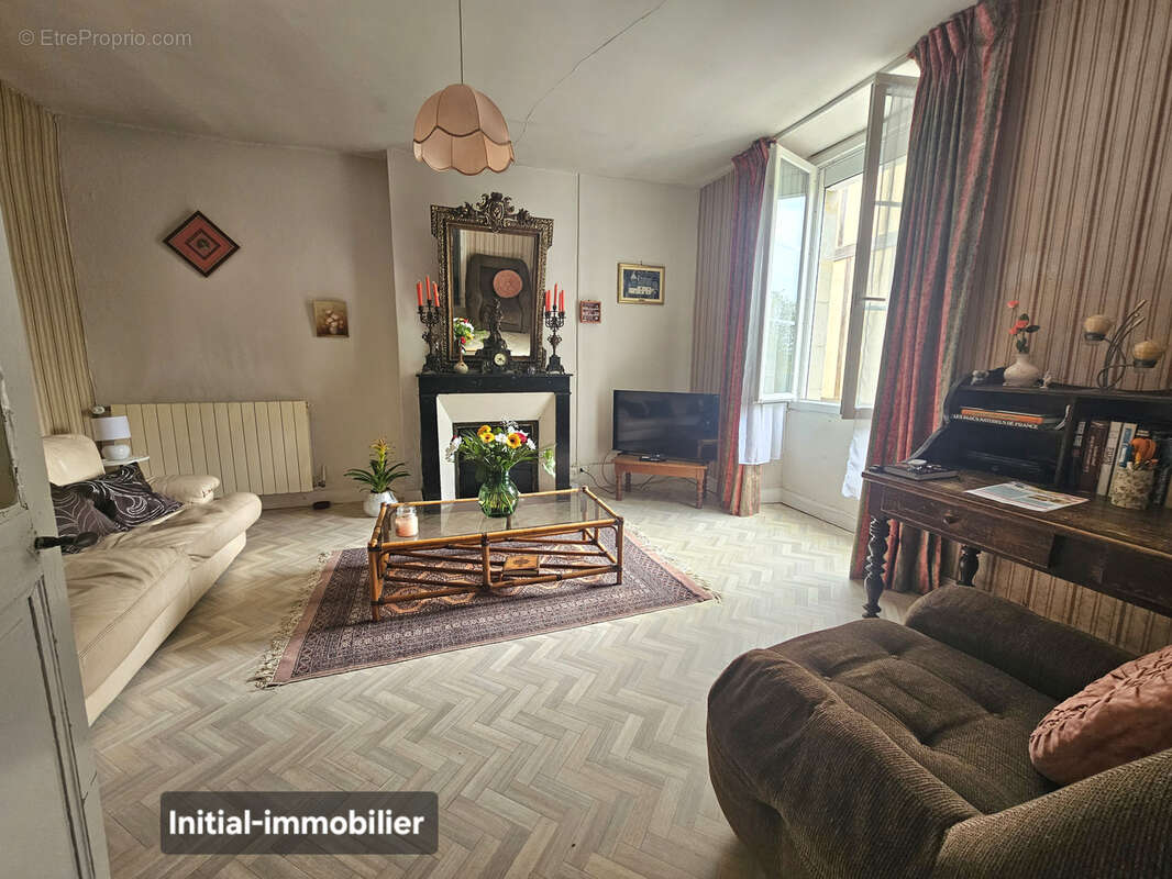 Maison à BEAUMONT-LA-RONCE