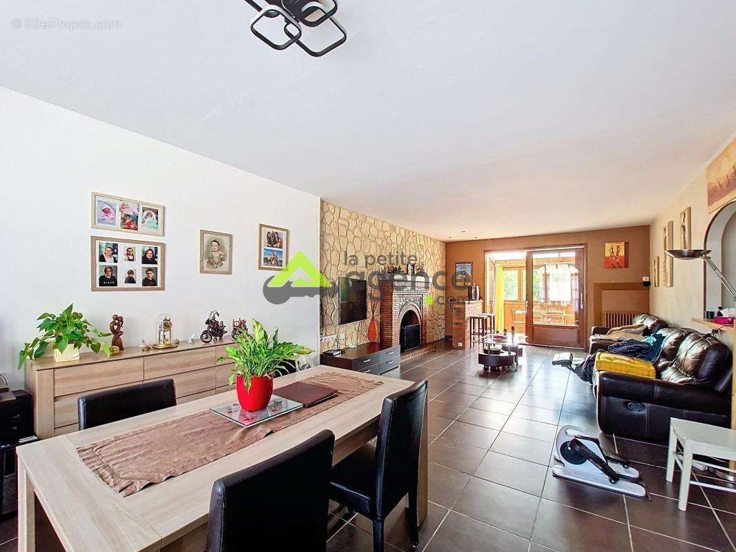 Maison à LA CELLE-DUNOISE