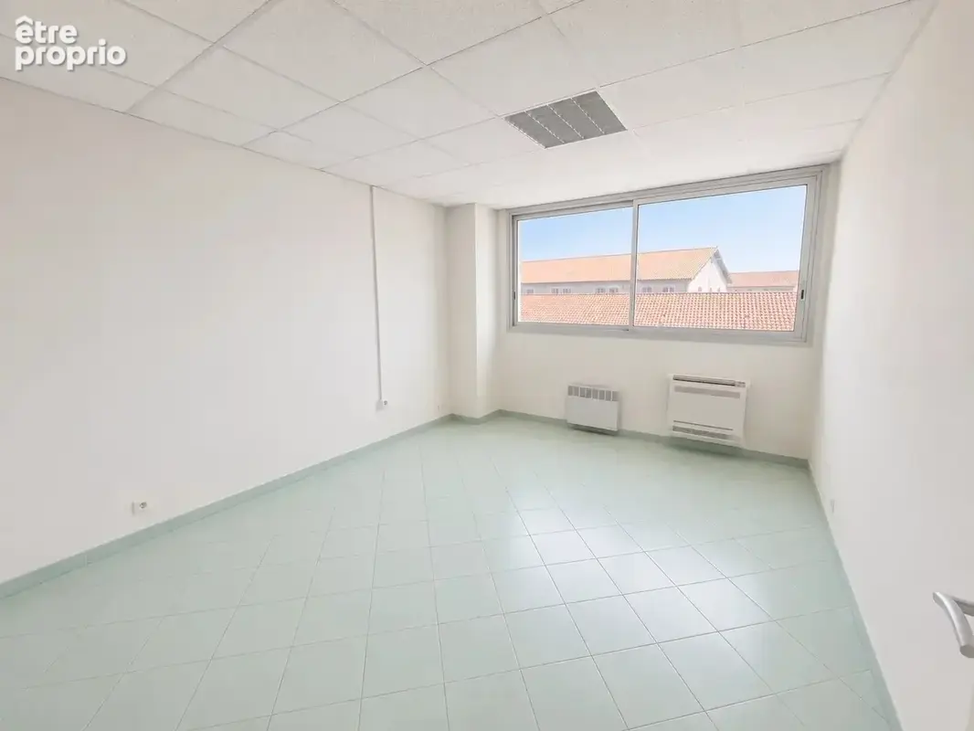 BASTIA - Bureaux / Local Professionnel 247 m² – 3 lots - photo 3