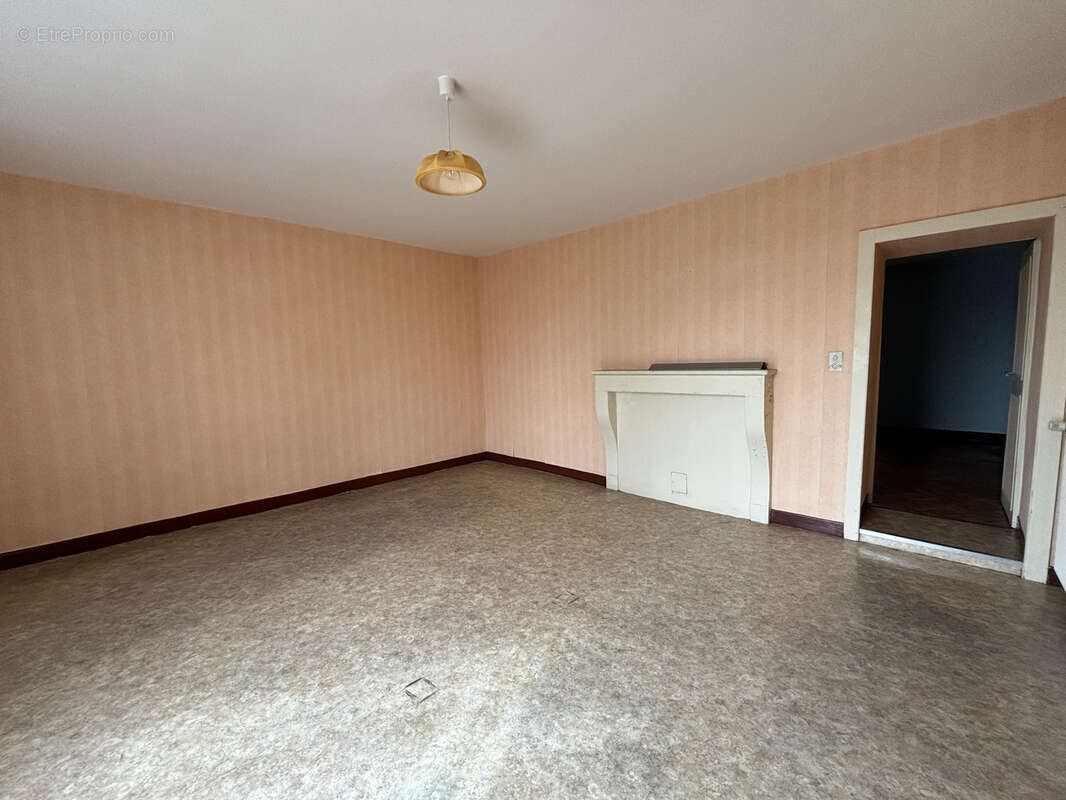 Maison à SAINTE-COLOMBE-SUR-SEINE