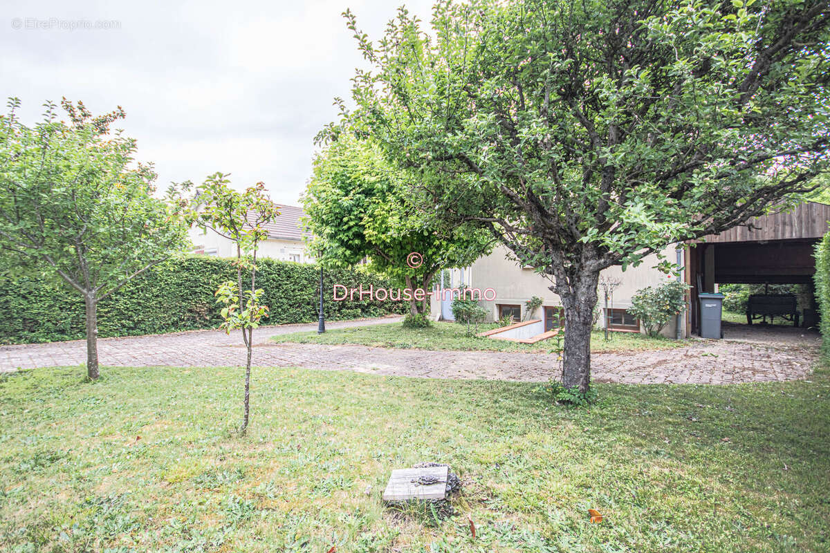 Maison à FOLLAINVILLE-DENNEMONT