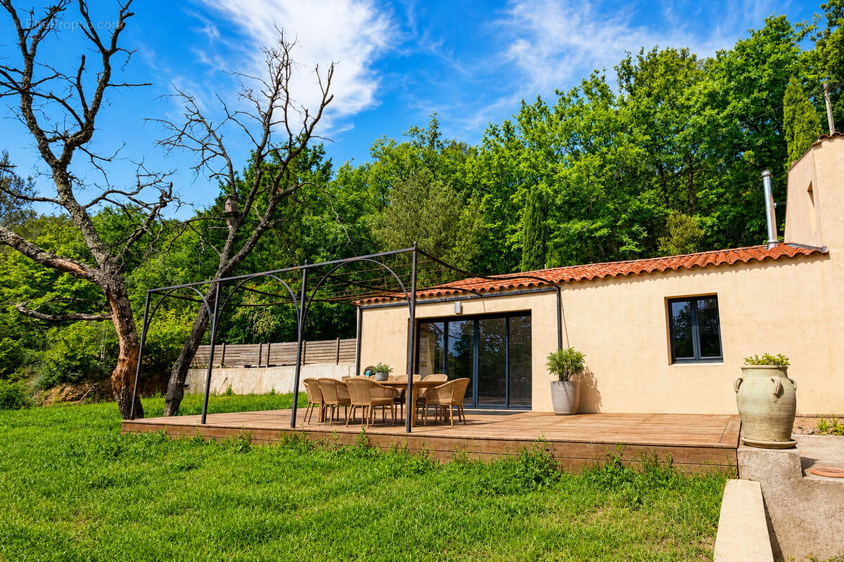 Maison à MEOUNES-LES-MONTRIEUX