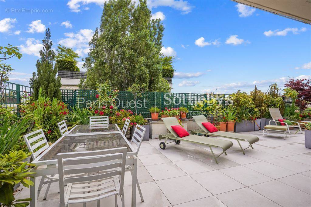 Appartement à NEUILLY-SUR-SEINE