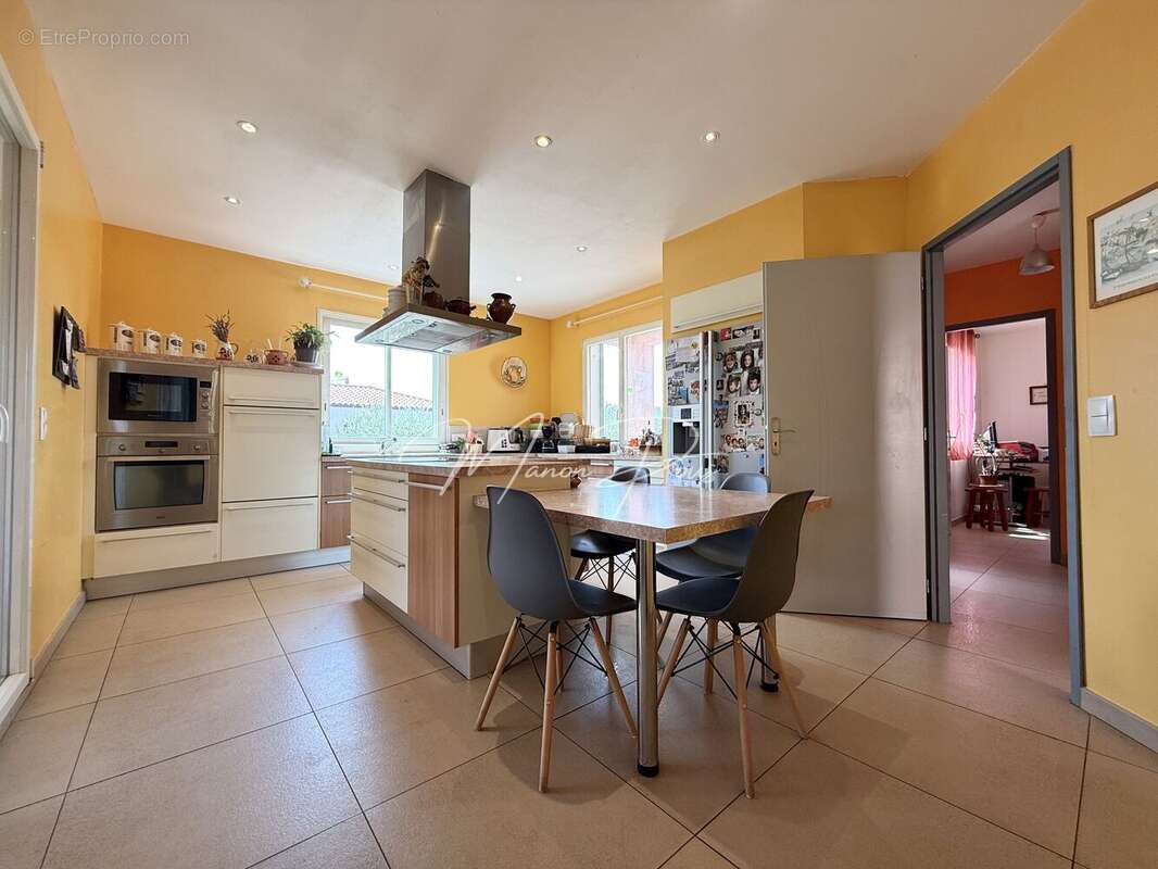 Maison 158 m² à Vinca  - photo 3