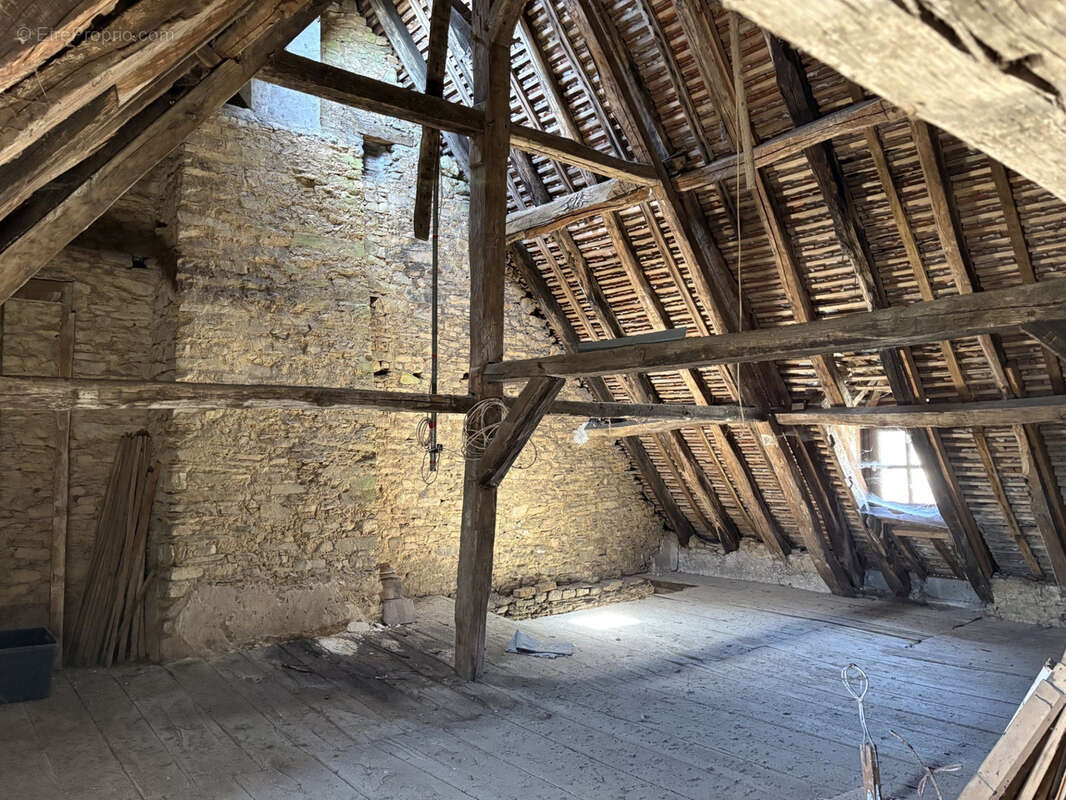 Maison à COUSSAC-BONNEVAL