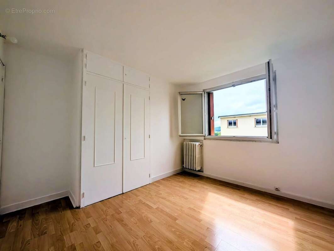 Appartement à LES CLAYES-SOUS-BOIS