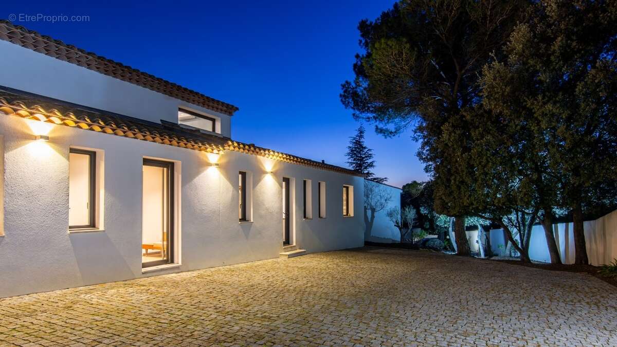 Saint-Marc-Jaumegarde — 342 m² habitables, dont 265 m² de plain-pied, à 7,8 km du Cours Mirabeau - photo 18