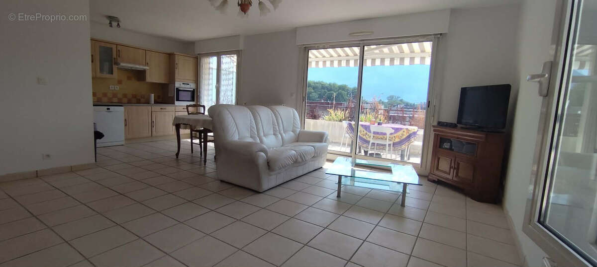 Appartement T4 de 91 m2 avec 3 chambres, Terrasse, Balcon et grand garage de 23.25 m2 - photo 3