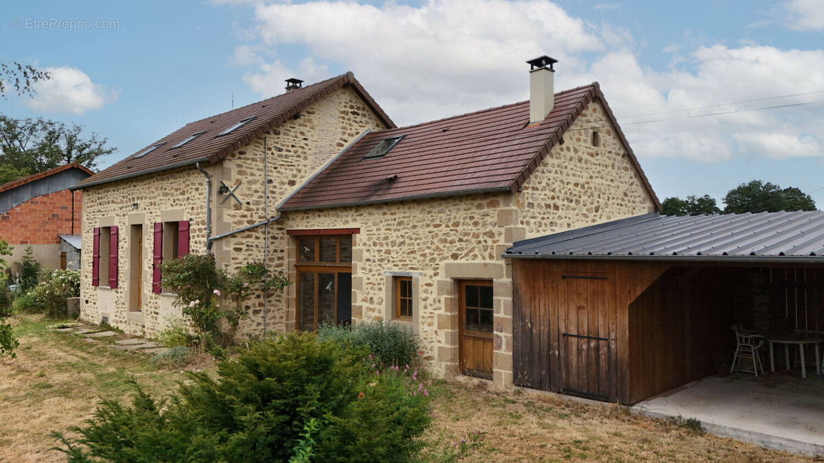 Maison à SAINT-AUBIN-LE-MONIAL