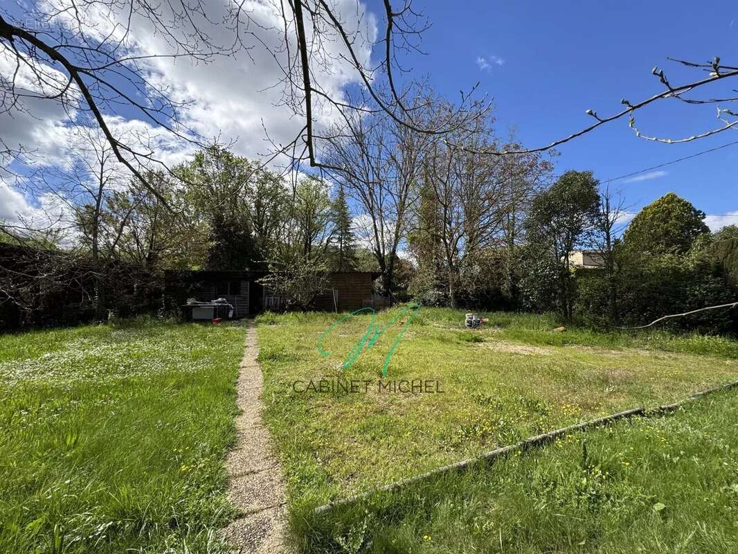 Terrain à CHATEAUNEUF-GRASSE
