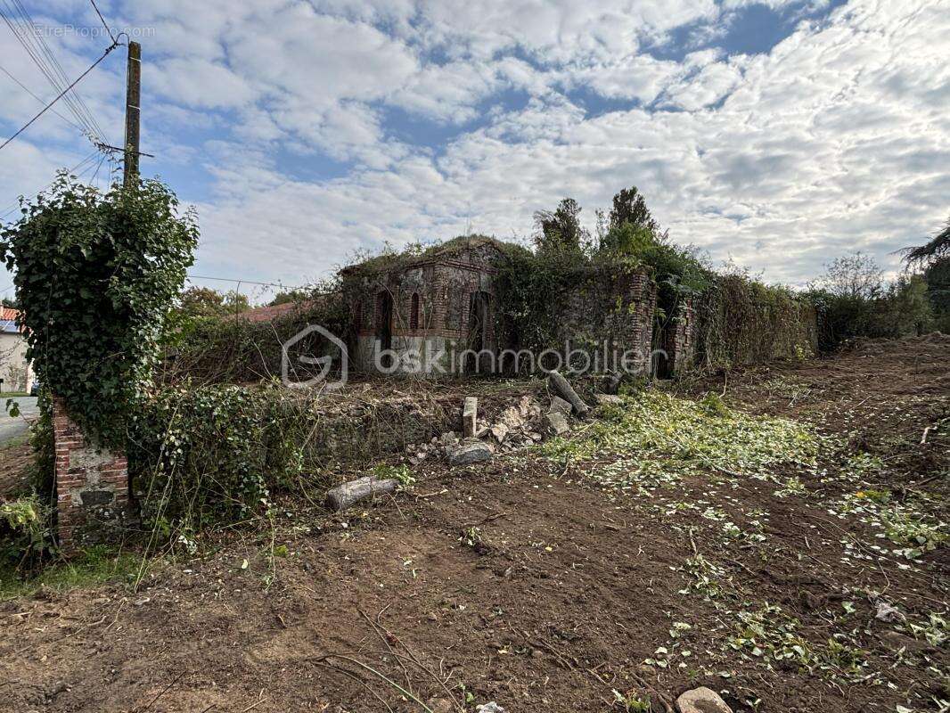 Grange en pierre, à usage non résidentiel – Chavagnes-en-Paillers - photo 2