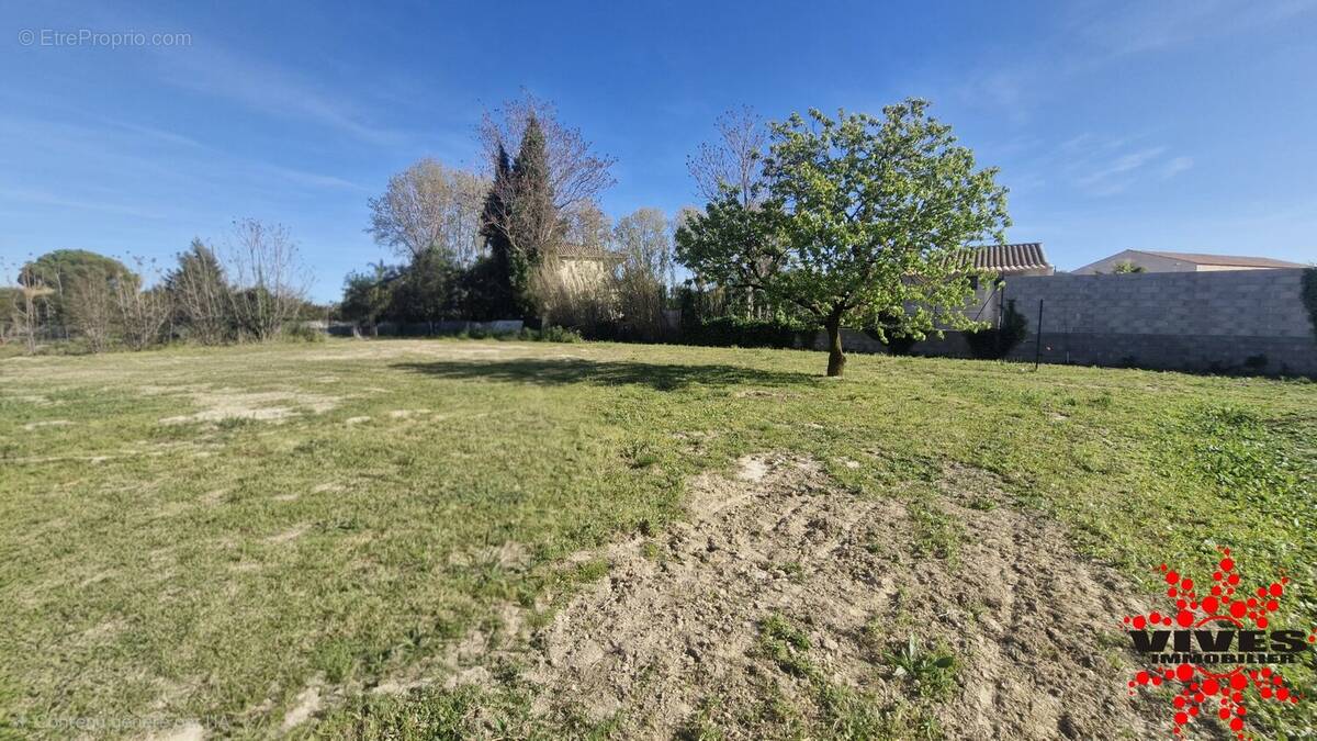 Terrain à CAPESTANG