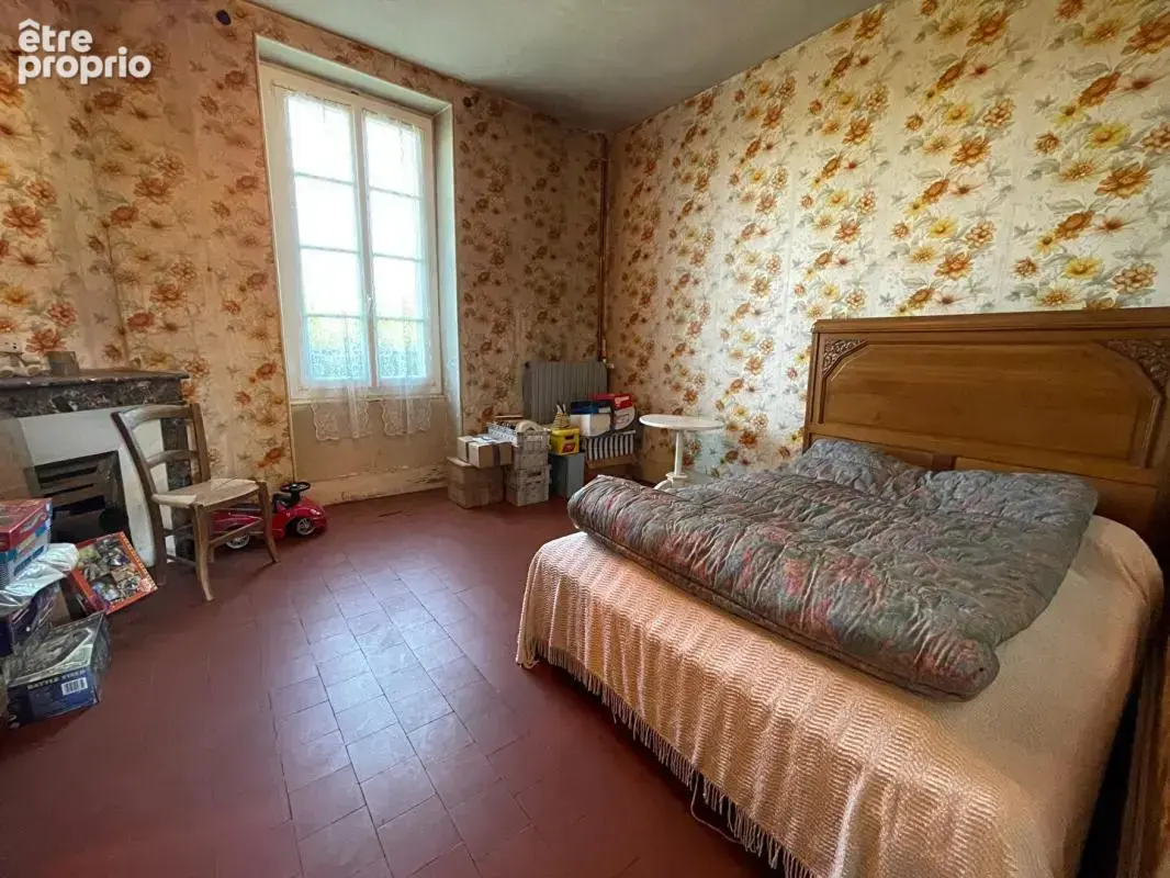 Belle propriété ancienne avec garages et grand terrain - Secteur calme - photo 7
