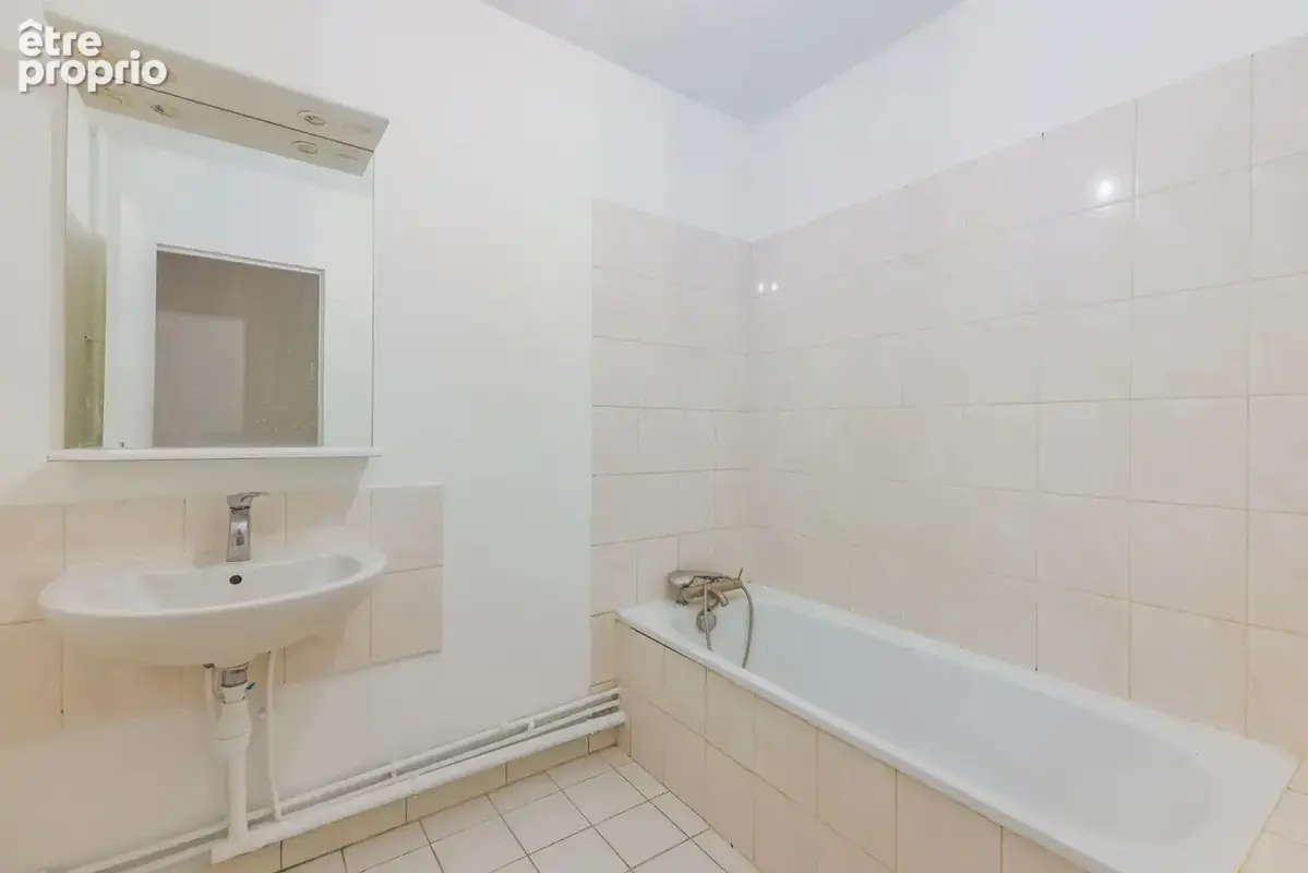 Paris 10e – Canal Saint-Martin / Quai de Jemmapes – 3 pièces de 73 m² avec balcon et parking - photo 8