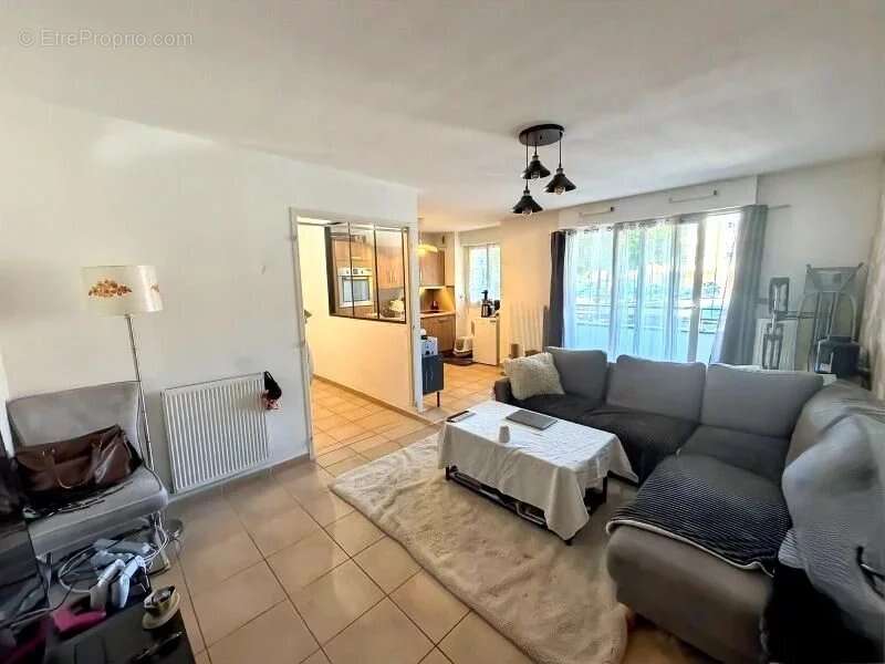 Appartement à CRUSEILLES