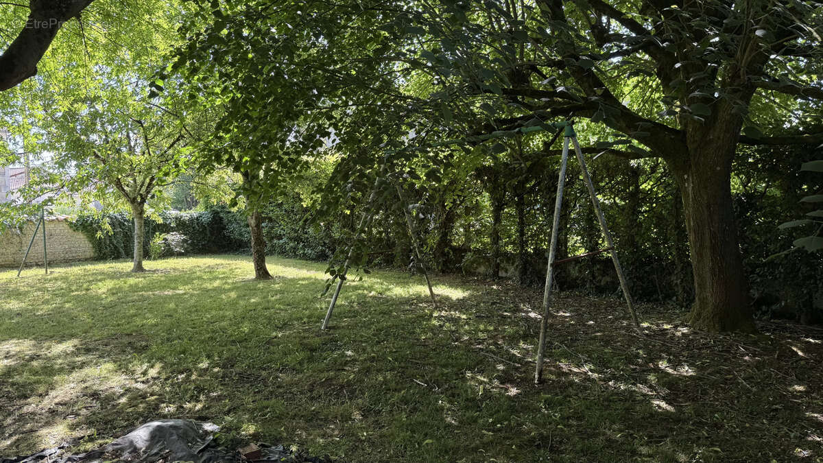 Maison à AUNAC