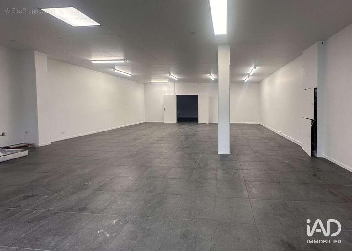 Photo 2 - Commerce à VALENTON