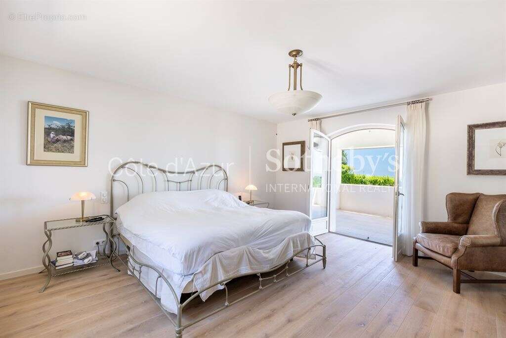 Châteauneuf de Grasse, propriété de caractère vue mer panoramique, maison d'amis - photo 18