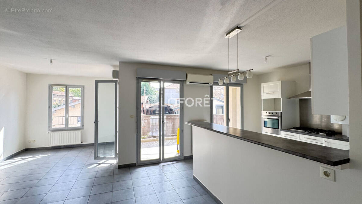 Appartement à L'ARBRESLE