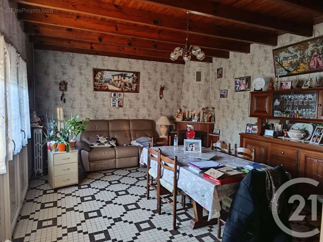 Maison 106 m² à Cercoux  - photo 2