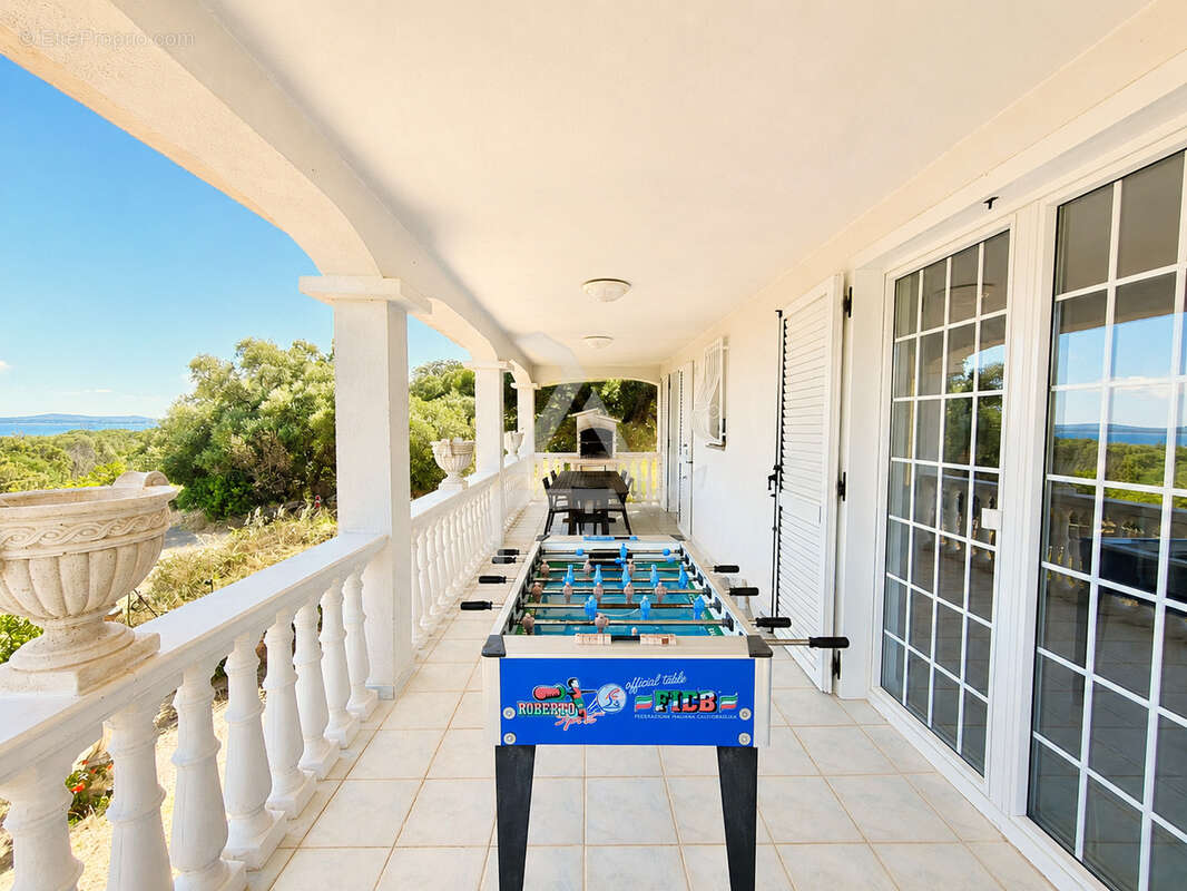Villa méditéranéenne t8 comprenant 2 appartements située dans un secteur privilégié avec vue sur le golfe - photo 6