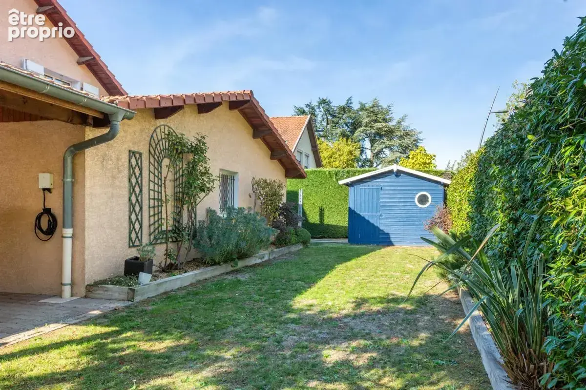 Maison de 8 pièces de 178 m² à La Tour-de-Salvagny - photo 3