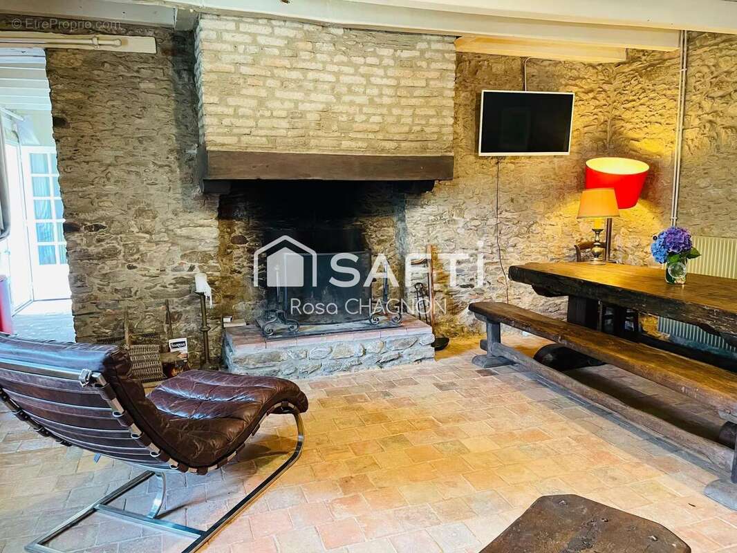Maison 270 m² à Breuil-Barret  - photo 5