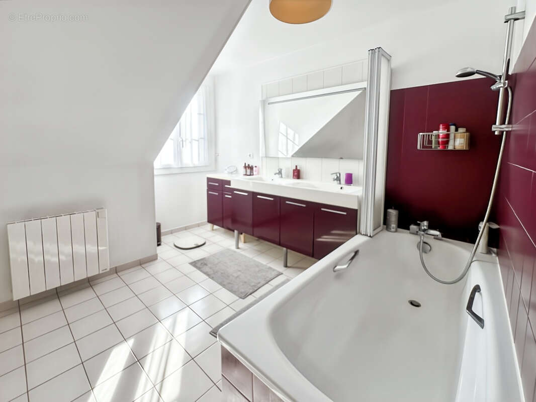 Maison à VERRIERES-LE-BUISSON