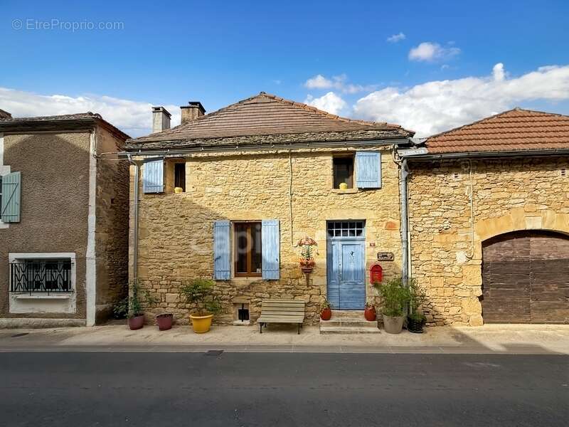 Maison de ville, Villefranche du Périgord, 140m2, totalement rénovée et meublée, cave voutée. Idéal résidence secondaire ou loca - photo 12