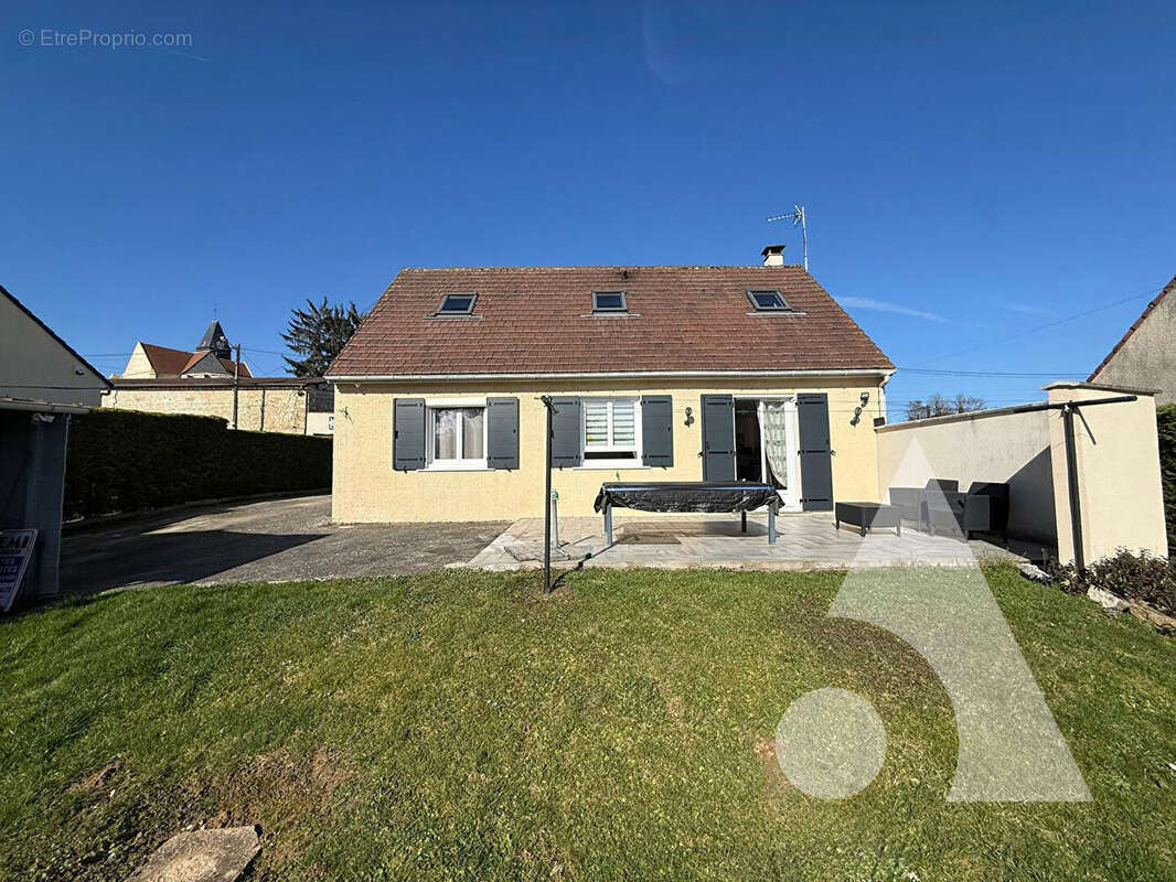 Maison à LA NEUVILLE-ROY