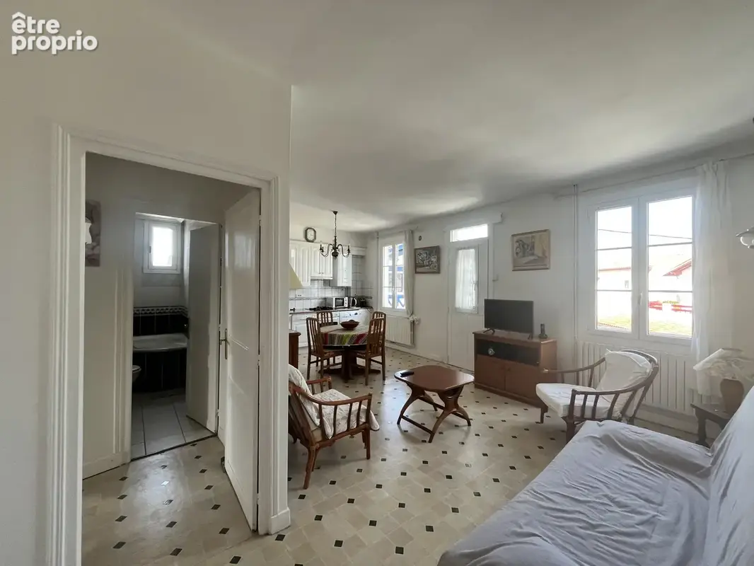 À 150 m de la plage de Socoa   Rare duplex 3 chambres ! - photo 4
