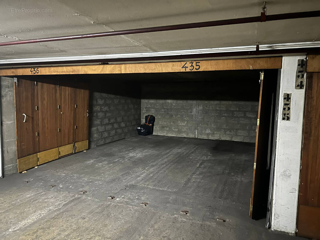 Parking à PARIS-16E