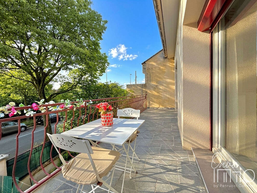 Appartement à BRON