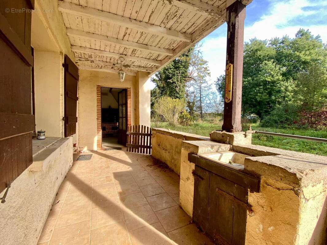   - Maison à NEGREPELISSE