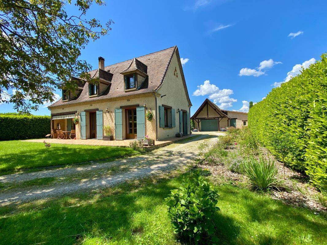 Maison à MAUZAC-ET-GRAND-CASTANG