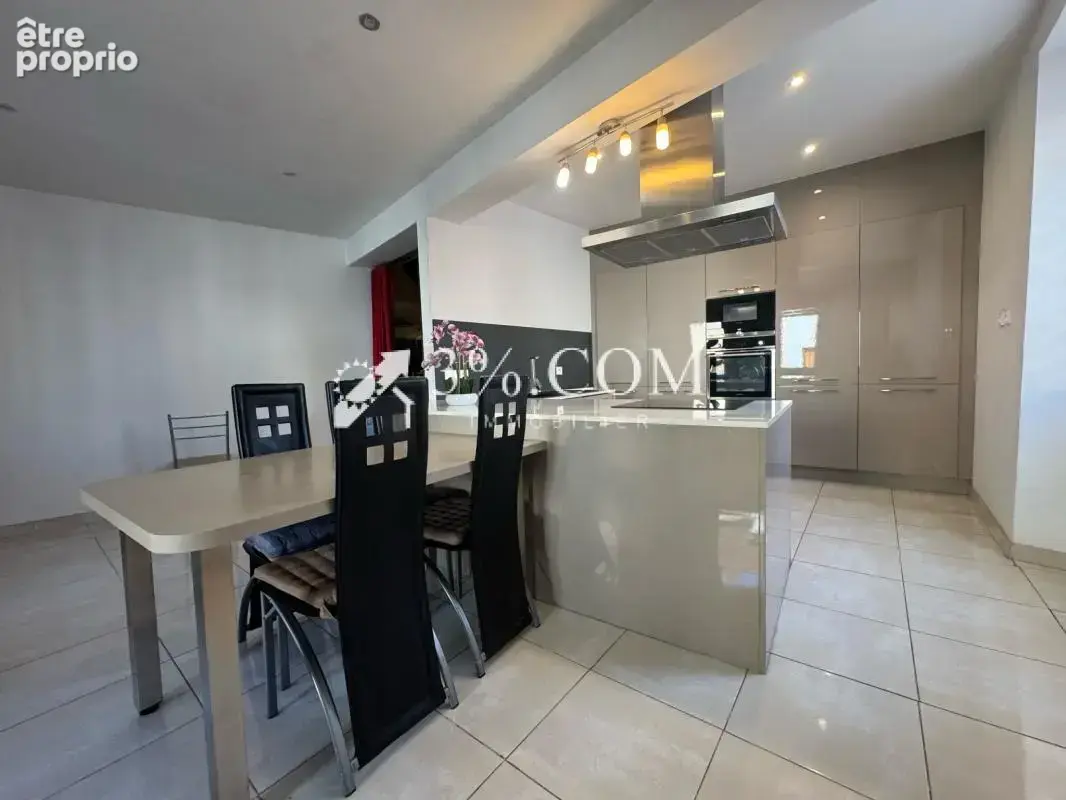 3%COM Grand Duplex de 160m2 avec 5 chambres et un garage - photo 2