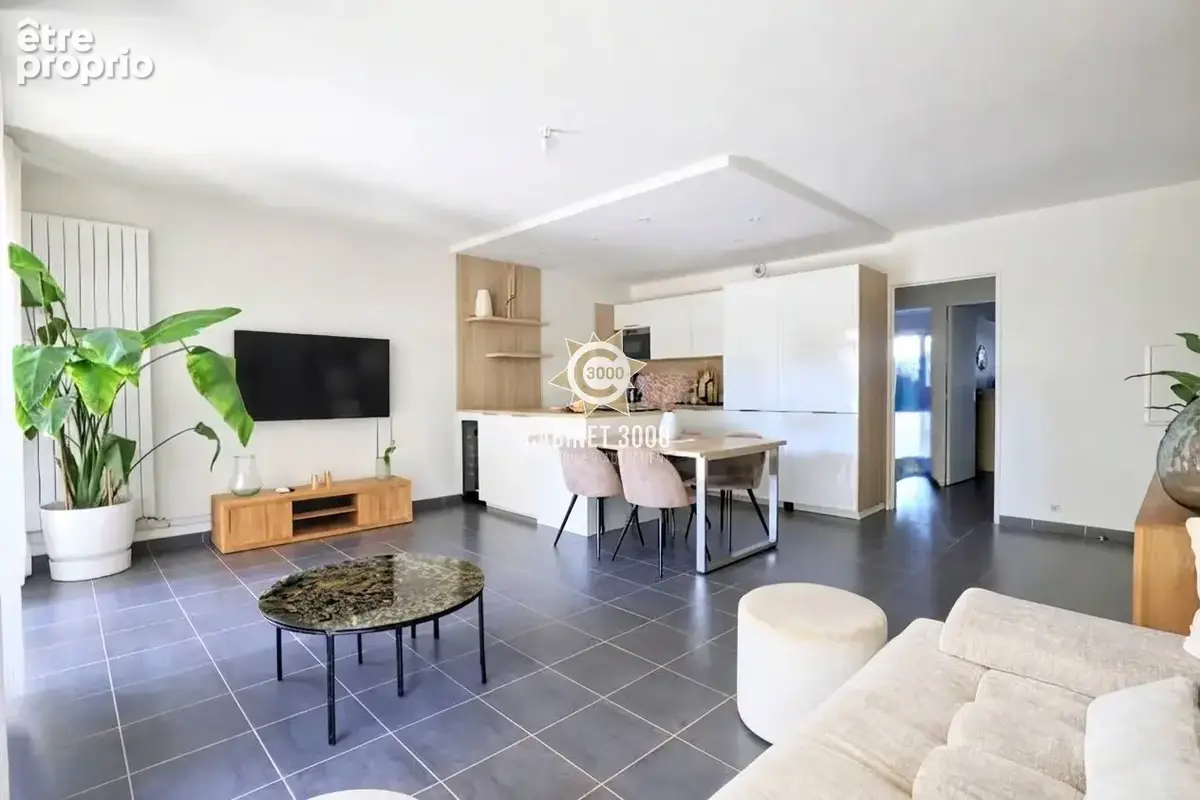 M2329 - CUERS - Pas Redon - Appartement T3 - RDJ - Terrasses - Garage double - photo 3