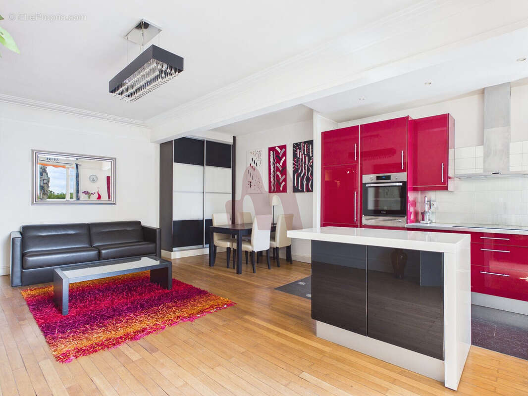 Appartement à PARIS-16E