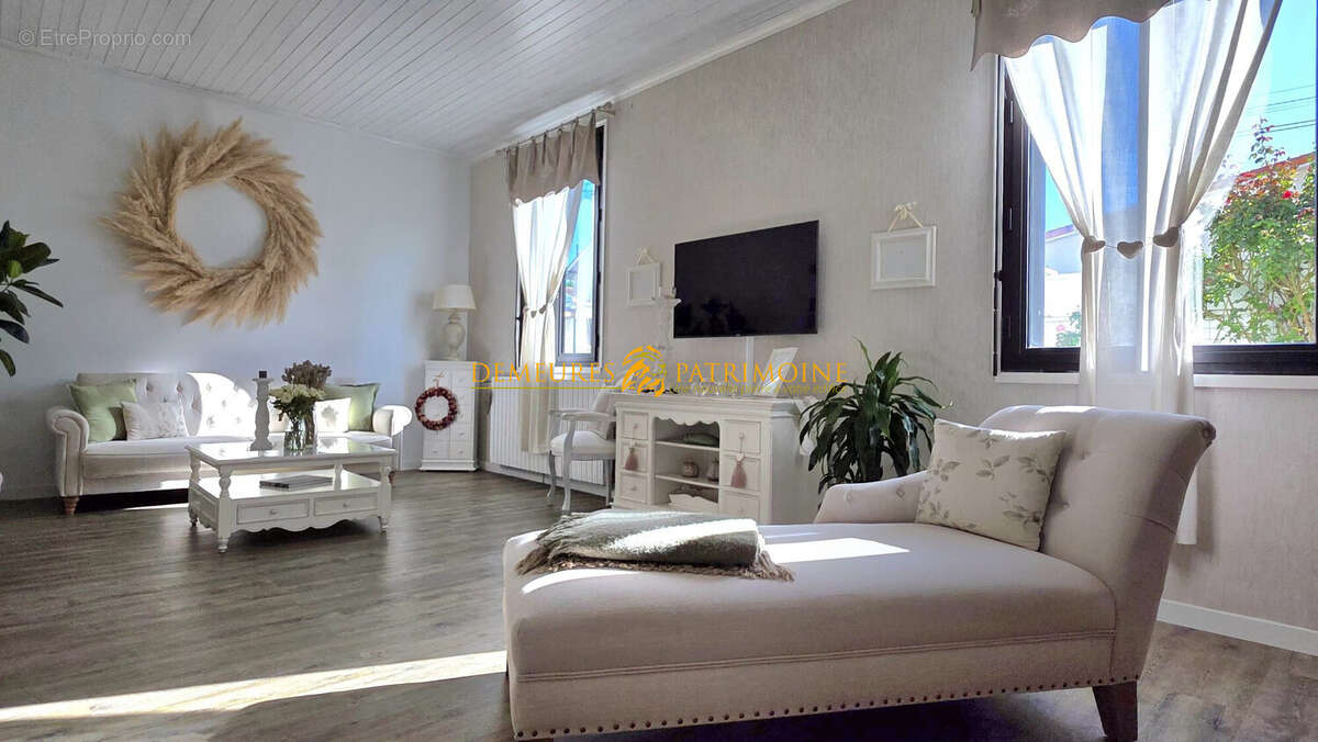 Maison à RUELLE-SUR-TOUVRE