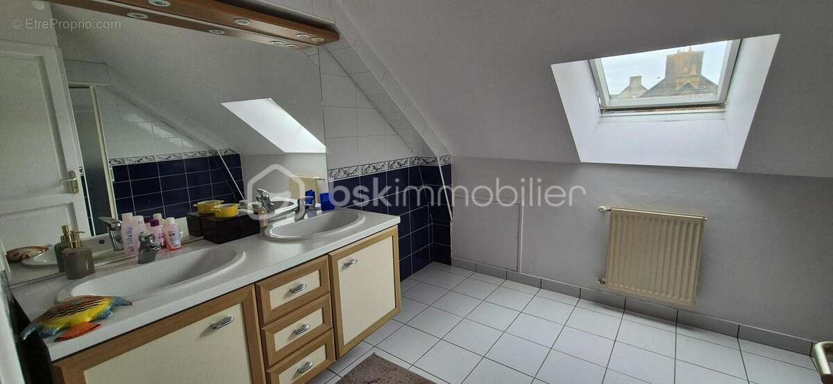 Maison familiale en pierre 161m2 avec 5 chambres, jardin arboré et vie tout à pied à Javené - photo 11
